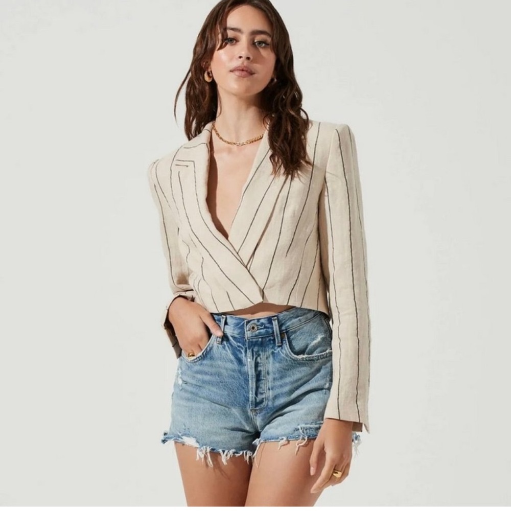 NWT Astr Cropped Linen Jacket